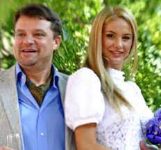 Ne puteti urmari si pe Soc In Lumea Mondena Andrei Duban Divorteaza Sotia Lui A Aflat Ca Are O Relatie Secreta Cu Mariana Rosca Au Iesit Scantei Wowbiz