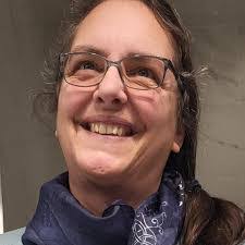 Suzanne Stang's Instagram, Twitter & Facebook