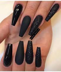 35 Coole Designs Fur Schwarze Und Weisse Nagel Nail Art Design 35 Coole Designs Fur Schwarze Und Weisse In 2020 White Nails Powder Nails