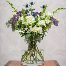 Flowers for a year is a program that promises to fill 2018 with flowers, and it does just that. Fresh Subscription Flowers Uk Monthly Flowers Gift Subscription Uk