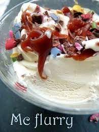 Recette de crème glacée au lait d'amande et coulis de cerises > recettes. Glace Maison Aux M M S Et Sauce Caramel Au Beurre Sale Comme Un Mc Flurry Suivre Http Www Lesrecettesderatiba Com Artic Recette Glace Glace Maison Recette