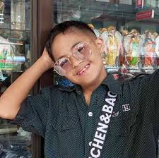 Good day mag ask lang sana if mukha po ba syang may down syndrome ? . If  ever saan po may malapit sa taguig na may 2d echo & karyotyping . Public