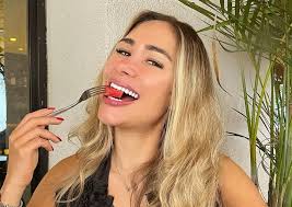 Ex-BBB Jake Leal fala sobre compulsão alimentar: "Supria carências na  comida"