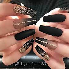 Uñas acrilicas con efecto baby boomer o hombre en negro con 3d tutorial: Black And Gold Nails Manicura De Unas Unas Negras Con Dorado Unas De Maquillaje