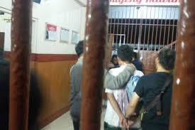 Maybe you would like to learn more about one of these? Satu Napi Kabur Dari Rutan Kulon Progo Ditangkap Saat Duduk Santai Di Alun Alun Halaman All Kompas Com