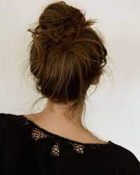 Un tipo di acconciatura raccolta (fra.) definizioni correlate. Chignon Disordinato Come Realizzarlo