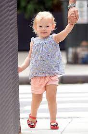 Inez reynolds is the daughter of hollywood actor couple blake lively and ryan reynolds. Ryan Reynolds Daughter Just Discovered Minnie Mouse On Her Shoes Footwear News
