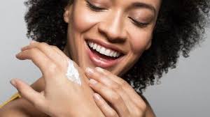 5 Tips to Keep Hands From Drying and Cracking