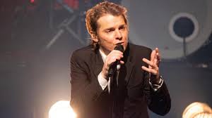 His songs often feature humorous takes on everyday life and events. Sin Le Noble Le Concert De Benabar Reprogramme Le 28 Novembre