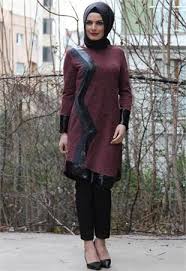 Karis On Zikzak Desen Etek Derili Tesettur Tunik Bordo 2022 Basortusu Modasi Moda Stilleri Zikzak