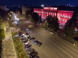 На крещатике — центральной улице столицы украины — неизвестный ограбил работника посольства греции на украине. My Konkuriruem S Google I Yahoo Roman Skrypnik 15 Let Razvivaet Ukr Net Vot Ego Istoriya Mc Today