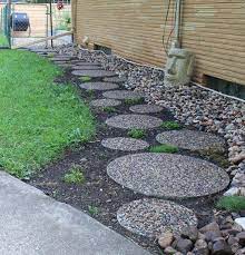 30 Newest Stepping Stone Pathway Ideas For Your Garden Stepping Stone Pathway Garden Stepping Stones Garden Pavers