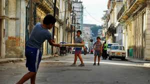 Propuestas de juegos divertidos y educativos para que los niños disfruten del verano y de . Cuba Los Ninos Tienen Que Jugar En La Calle