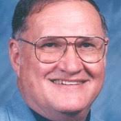 Lynn Hofer's Instagram, Twitter & Facebook