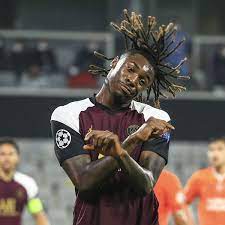 Bioty moise kean is an italian professional footballer who plays as a forward for serie a club juventus, on loan from premier league club ev. What Everton Can Learn From Moise Kean S Success So Far At Psg Liverpool Echo