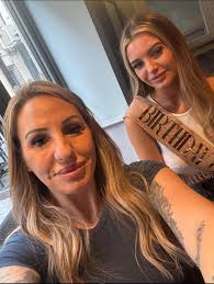 Celebrating my 25th birthday with my sister 🩷 We don't drink larger, but  anything else is appreciated! Have payed forwards before and will continue  to do so ❤️ The Bloxwich Showman Table