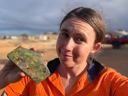 What colors are similar to this pink matrix?