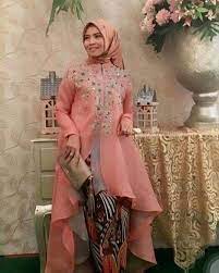 Aplikasi desain baju dan kaos bisa membantu mengembangkan bisnismu, loh! 44 Ide Organza Blouse Model Pakaian Pakaian Wanita Model Pakaian Hijab