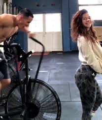 Tibo Inshape Le Youtubeur Fitness Tacle Pour Une Video Sexiste Terrafemina