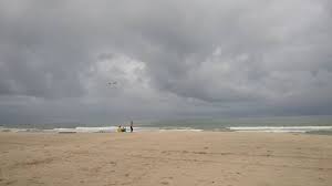 Pantai batu buruk kuala terengganu is undoubtedly the most famous beach in terengganu, with white sandy beaches and swaying casuarinas lining up behind the shore, like a loyal friend to the waves. Tertunailah Hasrat Di Hati Tarikan Di Pantai Batu Buruk Kuala Terengganu