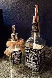 Reciclando Garrafa De Whisky Com Imagens Garrafa De Jack Daniels Garrafas Decoradas Garrafas De Bebida