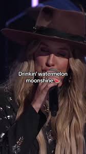 Lainey Wilson Performs 'Drinkin' Watermelon Moonshine'