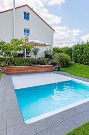 Oberflurrolladen Mit Holzverkleidung Garten Gartenpools Pool Im Garten