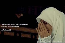 Seruan tuhan ini pun dapat kamu kirimkan ke pacar sebagai bentuk pengingat untuk saling mencintai karena tuhan. Lirik Lagu Ayat Cinta Dari Tuhan The Helmis Heliza Helmi Hazwani Helmi Blog Cik Renex