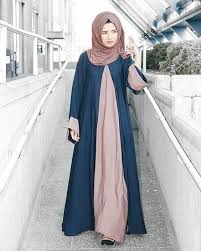 I Swear I Wasn T Posing I M So Used To Getting Stared At During Photo Shoots In Public Areas I Just Do My Thang Love Thi Kadin Giyim Abaya Tarzi Islami Giyim