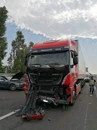 La vicenda emerse nel 2016 a bologna incidente mortale a pavullo (modena): Incidente In Tangenziale A Bologna Tra Camion E Auto Morto Vigile Del Fuoco La Vittima E Luca Fini 56 Anni