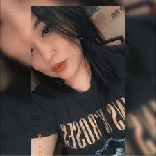 April Edmiston's Instagram, Twitter & Facebook