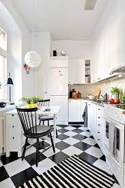 Smart Ways To Make Small Kitchen Look More Bigger 1 Abchomedecor Checkered Floor Kitchen Kitchen Tiles Design Modern Retro Kitchen