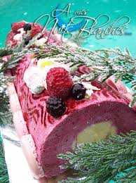 Buche Aux Fruits Rouges Et Creme Brulee Sur Dacquoise Pistache A Mes Nuits Blanches Dacquoise Pistache Buche Aux Fruits Rouges Buche Aux Fruits