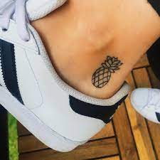 Mikaela Houck Na Instagramie Stand Tall Wear A Crown Be Sweet On The Inside Tattoo Pineapple Pineap Mini Tattoos Inspiration Tattoos Sevimli Dovmeler