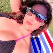 Holly Blizzard's Instagram, Twitter & Facebook