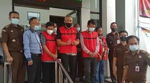 Rekrutmen lowongan kerja polisi pamong praja (pol pp) tahun 2020. Diduga Terlibat Korupsi Anggaran Penanganan Sampah Mantan Kadis Lh Kota Cirebon Ditahan Lenteratoday Com