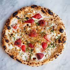 Strawberry And Mascarpone Crumble Pizza Recipes Roccbox Recipes Portable Pizza Oven Pizza Oven