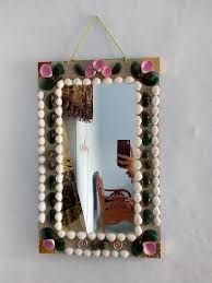 Kaca dari jam dinding yang sudah tidak terpakai. Cara Membuat Hiasan Cermin Dari Kulit Kerang