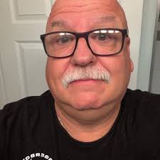 A charming and elegant girl, enchanting eyes, a beautiful princess, a pure  heart.😍♥️♥️♥️💘💕💋💐💐💐💜💜💜