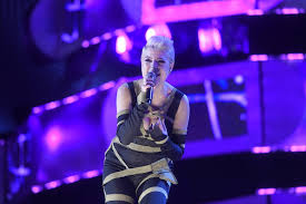 Magda narożna jest liderką zespołu piękni i młodzi oraz jedną z największych gwiazd disco polo. Magdalena Narozna Pokazala Zdjecie Bez Makijazu Tez Tak Macie Muzyka W Interia Pl