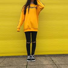 Aesthetic Black And Yellow Clothes Yellow Justinbieber Aesthetic Style Fashion Outfit Black Vans Stadiumtour Justin Bieber Belieber Gelbe Outfits Modestil Asthetische Kleidung