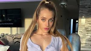 OnlyFans model earns more than doctor parents £200k salary - Daily Star