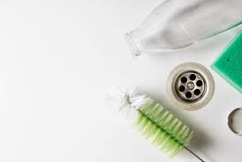 Pour 91% or 99% isopropyl alcohol into the bong and add some coarse salt, such as epsom or rock salt, as an. How To Clean A Bong Or Pipe That S Made Of Silicone Cannabis Wiki