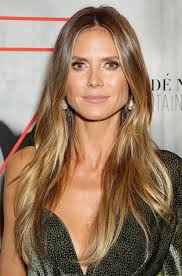 Pin tillagd av Beatriz Johnson på Heidi klum i 2025