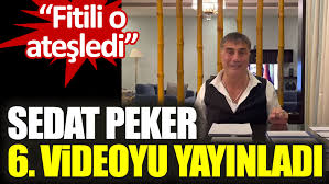 Organize suç örgütü lideri olmakla suçlanan ve hakkında yakalama kararı bulunan sedat peker, youtube hesabından önceki videolarında da adı geçen akrabam dediği reşat hacıfazlıoğlu'yla 10 dakika süren bir telefon görüşmesi kaydını yayınladı. Sedat Peker Altinci Videoyu Yayinladi Fitili O Atesledi
