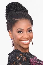 Everybody knows that we always connect bad hair day with bad weather, that's why today we have gathered few of the best hairstyles for rainy days. 15 Cute Rainy Day Hairstyle Ideas Essence