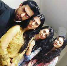 Sarah khan has two beautiful and cute younger sisters are noor khan and alisha khan. Facebook