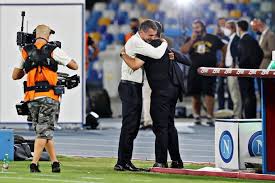 Grande attesa per il match di questa sera tra napoli e milan, scontro diretto per la conquista della fase a gironi dell'europa league. Napoli Milan L Abbraccio Tra Gattuso E Maldini Ilnapolista