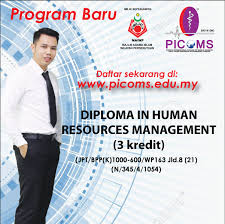 Pergerakan pengawal keselamatan pergi dan pulang daripada bertugas. Picoms Kini Picoms International University College Facebook