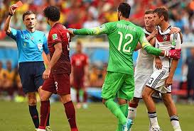 Pepe ( red card ) ridiculous foul on thomas muller germany vs portugal world cup 2014. Der Clinch Zwischen Pepe Und Thomas Muller Das Wurde Gesagt